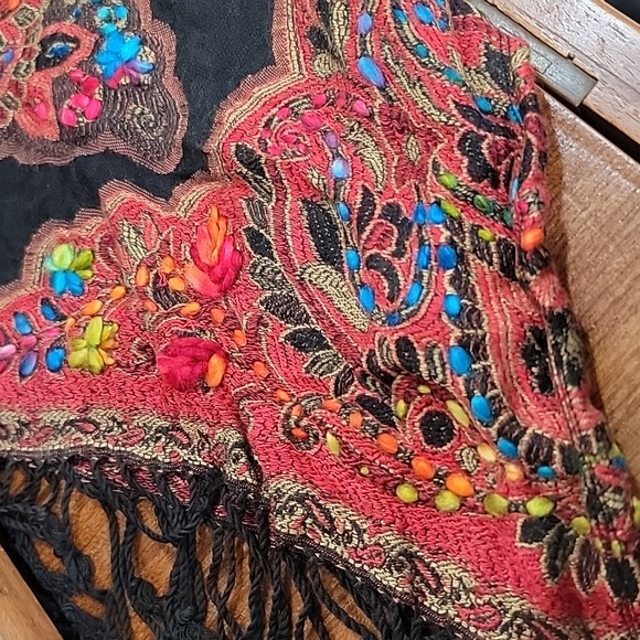 Boho Avani del amour Tunic with colorful Embroidered bell sleeves & fringe NWT - Picture 3 of 5